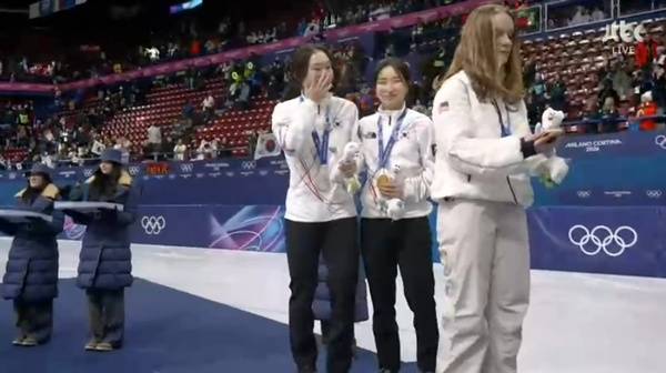 최민정을 다독이는 김길리. ⓒJTBC