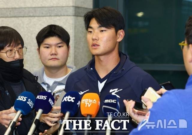 WBC 대표팀 김주원이 21일 한화 이글스와의 평가전에서 홈런 포함 3안타로 맹활약했다. 김주원은 대표팀에서 유일한 전문 유격수 요원이다. /뉴시스