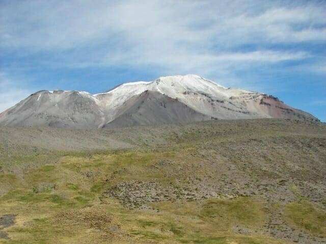 서쪽에서 바라본 암파토 화산의 모습(사진= Nilsf / CC BY-SA 3.0)