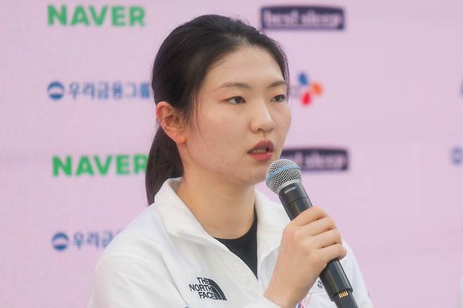 21일 오전(현지시간) 이탈리아 밀라노 코리아하우스에서 여자 쇼트 대표팀 기자회견이 열리면서 심석희가 취재진의 질문에 답변하고 있다. 밀라노=장련성 기자