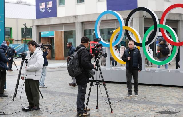 ▲2026 밀라노-코르티나담페초 동계올림픽 소식을 전하는 각국 취재진 모습. ⓒ연합뉴스