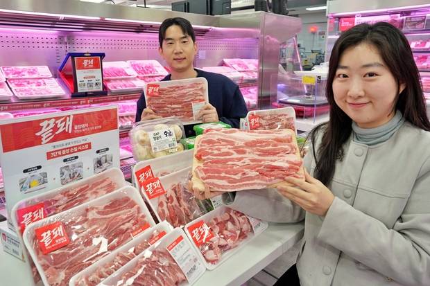 롯데마트가 ‘끝돼DAY’ 이벤트를 진행하는 모습. 사진제공=롯데마트