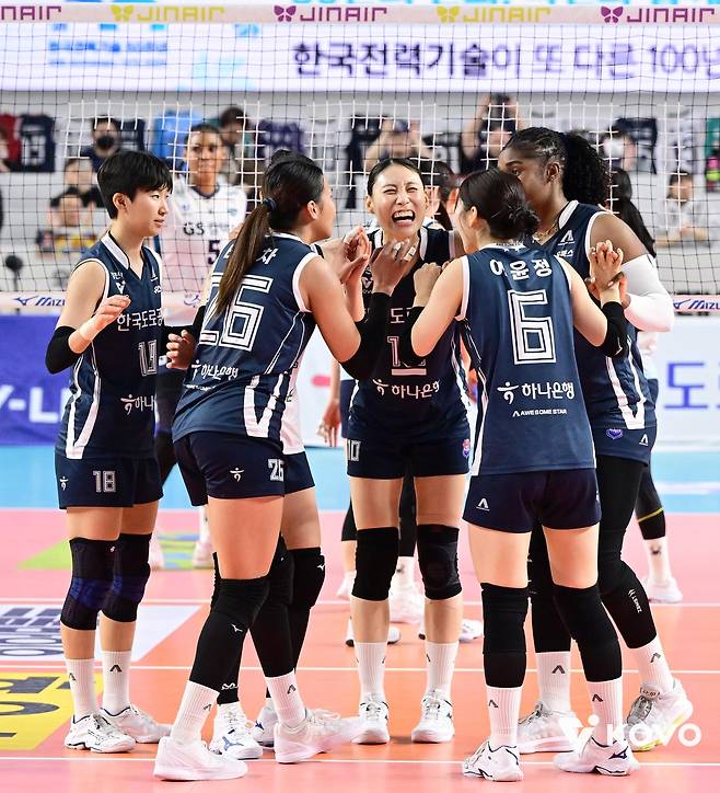 승리 후 기뻐하는 한국도로공사 선수들 [한국배구연맹 제공. 재판매 및 DB 금지]