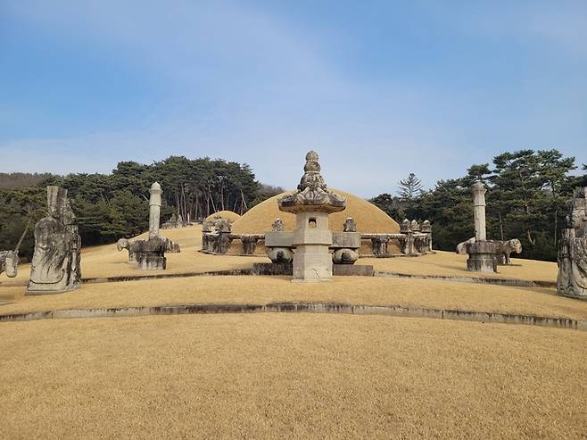 ▲ 인선왕후릉 전면.