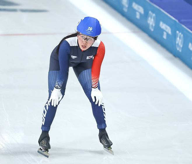 21일(현지시간) 이탈리아 밀라노 스피드스케이팅 스타디움에서 열린 2026 밀라노-코르티나담페초 동계올림픽 스피드스케이팅 여자 매스스타트 결승에 출전한 박지우가 결승선을 통과한 뒤 아쉬워하고 있다. 이날 박지우는 결승 14위를 기록했다. 사진=연합뉴스