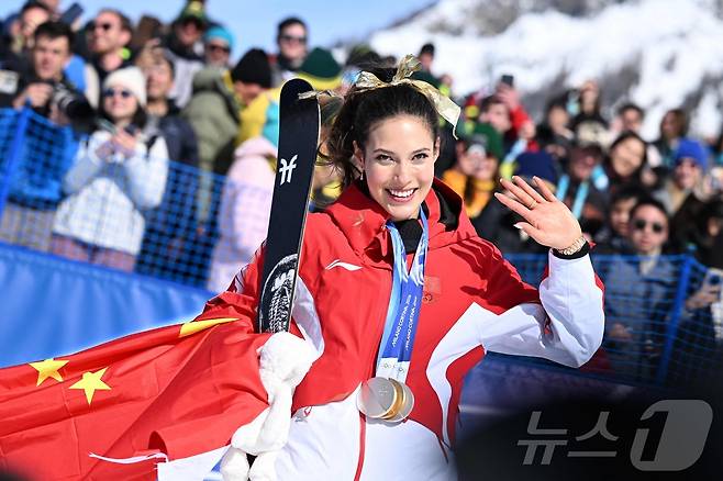 2026 밀라노·코르티나담페초 동계 올림픽 프리스타일 스키 여자 하프파이프 금메달을 따낸 중국의 구아이링. ⓒ AFP=뉴스1