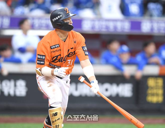 한화 손아섭이 18일 대전 한화생명볼파크에서 열린 2025 KBO 포스트시즌 플레이오프 1차전 삼성과 경기 6회말 무사2루 1타점 2루타를 치고 있다. 대전 | 최승섭기자 thunder@sportsseoul.com