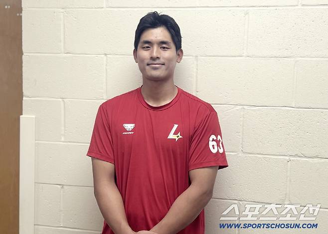 플로리다 스프링캠프에서 인터뷰하는 임근우. 사진=나유리 기자