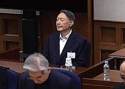 윤석열 전 대통령이 지난 19일 오후 서울 서초구 서울중앙지방법원에서 열린 12·3 비상계엄 관련 내란 우두머리 혐의 사건 1심 선고공판에 출석하고 있다. 뉴스1