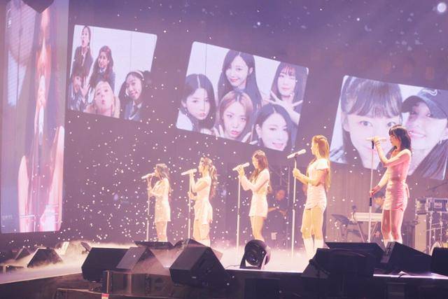 이번 공연에서 에이핑크는 데뷔 후 15년간 축적해 온 음악사를 한 자리에 집약한 세트리스트로 '롱런 걸그룹'의 진가를 보여줬다. 위드어스 제공