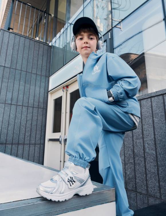 MLB키즈가 베이비부터 주니어까지 가볍고 편하게 신는 트랙 러너 시리즈를 출시했다. [사진=MLB키즈]