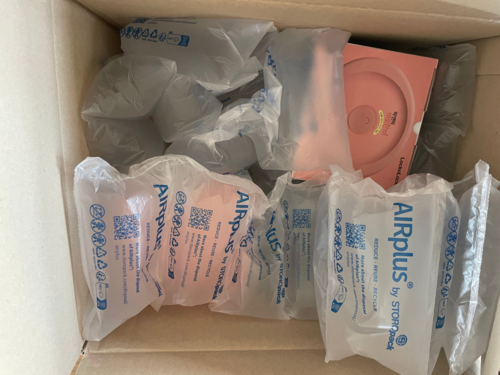 한 소비자가 ‘두타온’에서 주문한 잡화류 두 개가 큰 상자에 담긴 채 수 개의 완충재와 함께 배송됐다. 서울환경연합 제공