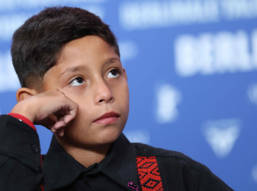 베를린영화제 기자회견에 참석한 크리스티안 역을 맡은 바스티안 에스코바르. 아빠 툴리오의 부성애가 눈물겹지만 크리스티안은 위축되지 않고 발랄하게 하루를 살아갑니다. [EPA·연합뉴스]