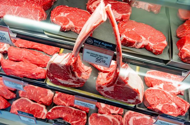 소고기 가격이 사상 최고치를 기록하고 있음에도 불구하고 소비자들의 소고기 수요는 여전히 강세를 보이고 있다. [WSJ]