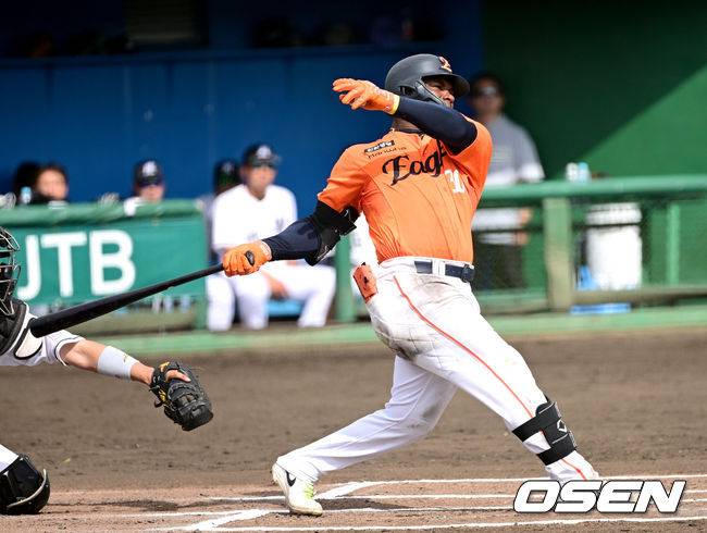 연습경기서 멀티히트 경기를 펼친 페라자.