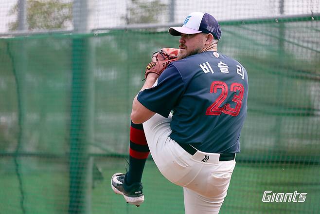 ▲ 연습경기 첫 등판에서 강속구와 좋은 슬라이더를 선보인 제레미 비슬리&nbsp;ⓒ롯데 자이언츠