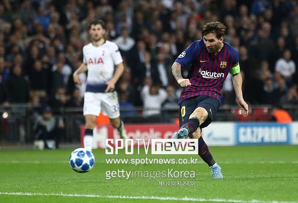 ▲ 손흥민과 리오넬 메시가 혈전을 벌인 가운데, 손흥민이 웃으며 개막전 승리를 챙겼다. LAFC가 22일 오전 11시 30분 미국 캘리포니아주 로스앤젤레스에 위치한 LA 메모리얼 콜리세움에서 열린 2026시즌 메이저리그사커(MLS) 개막전에서 인터 마이애미를 3-0으로 제압했다. ⓒ게티이미지