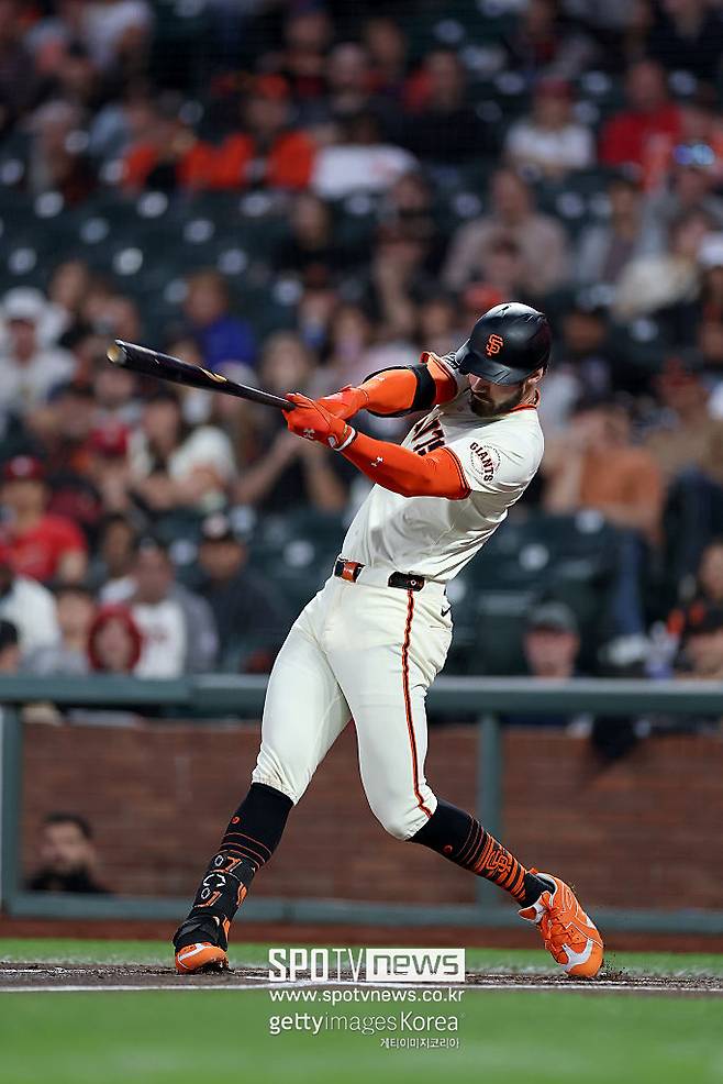 ▲ 팀 내 야수 최고 유망주 중 하나인 엘드리지는 주로 1루를 보는 선수이나 팀은 비상시 외야 대기 실험을 진행했다