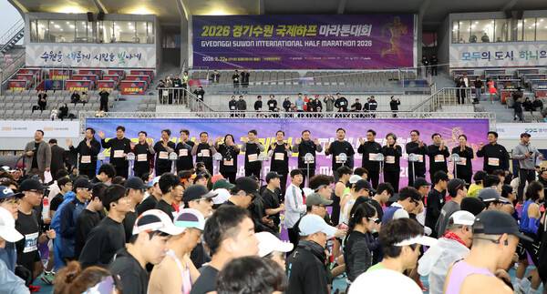 수원시의회 이재식의장, 축사 모습...2026 경기수원 국제하프마라톤대회.(사진제공=수원시의회)