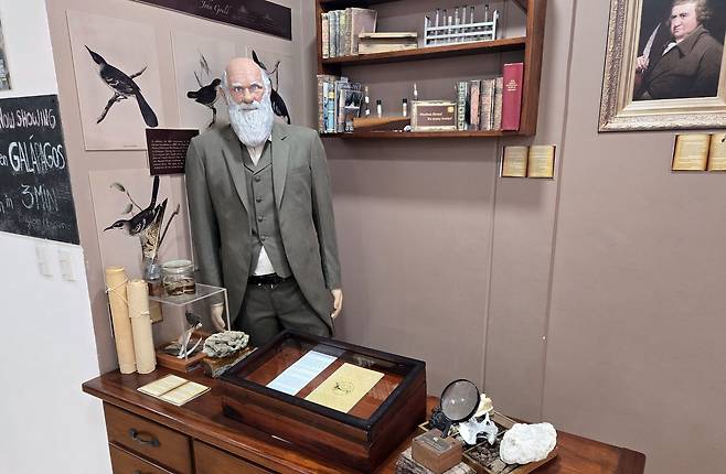 갈라파고스 제도 산타크루스섬 내 찰스 다윈 재단 전시물 [촬영 이재림 특파원]