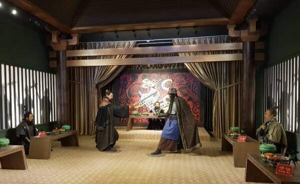 승리의 잔치를 벌이는 현장에 항우, 유방, 번쾌, 범증 등 여러 인물들의 마네킹이 당시 상황을 흥미롭게 재연하고 있다.<문승용 제공>