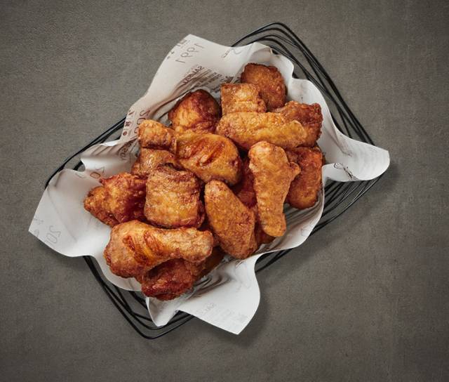 1991년 창업 초기부터 교촌의 성장을 이끌어온 시그니처 메뉴인