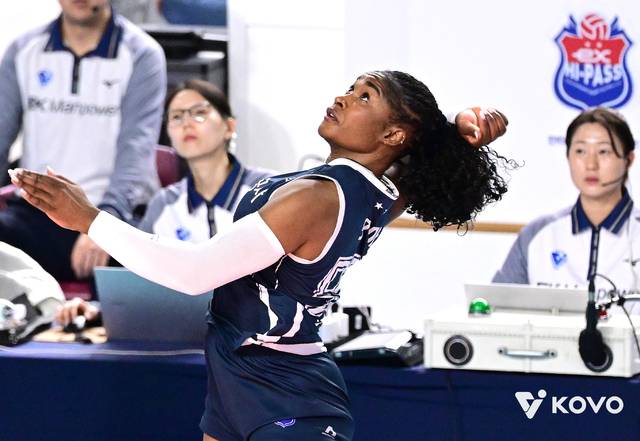 공격 시도하는 한국도로공사 레티치아 모마 바소코(등록명 모마).