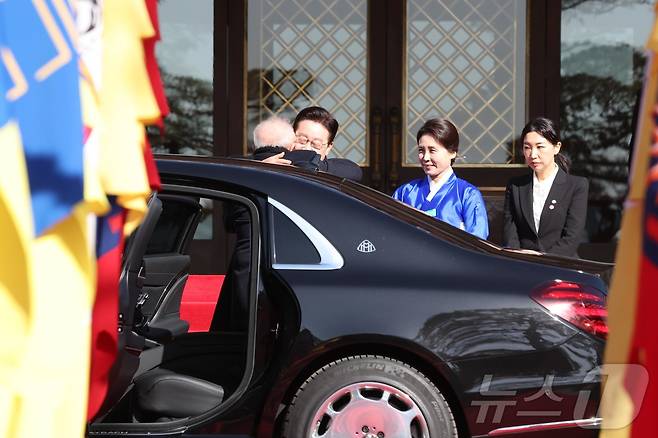 이재명 대통령과 김혜경 여사가 23일 청와대에서 국빈 방한한 브라질 루이스 이나시우 룰라 다 시우바 대통령을 영접하고 있다. 2026.2.23 ⓒ 뉴스1 허경 기자