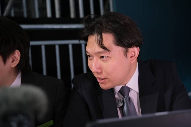 크리에이터 ‘승우아빠’가 네이버 스트리밍 플랫폼 ‘치지직’을 통해 2026 밀라노·코르티나 동계올림픽 중계를 하고 있다. 사진 | 네이버