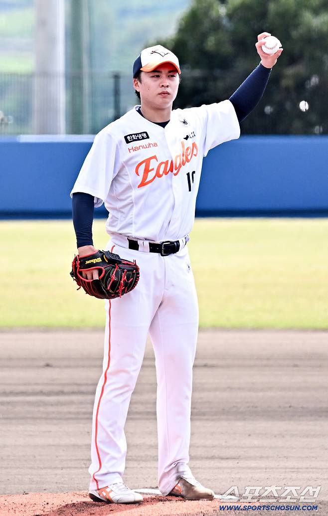 경기 시작과 동시에 타자와 승부에만 집중한 왕옌청.