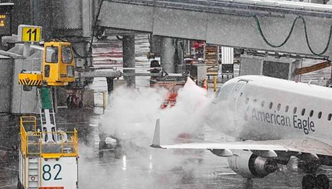 눈폭풍 경보 내려진 뉴욕시의 라과디아 공항. AFP연합뉴스