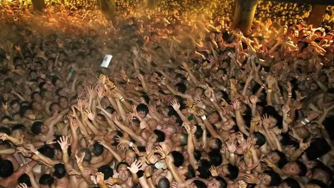 오카야마시 외곽에 있는 사찰 사이다이지(西大寺)에서 열린 알몸 축제. 뉴시스