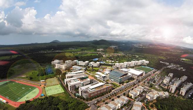 국제학교 4곳이 위치한 제주 서귀포시 대정읍 영어교육도시. 제주의 경우 내국인 100% 입학 가능이라는 장점이 있는 반면 대부분의 지자체는 내국인 입학 비율이 30~50%로 제한돼 향후 수요에 의문이 제기된다. 제주국제자유도시개발센터 제공