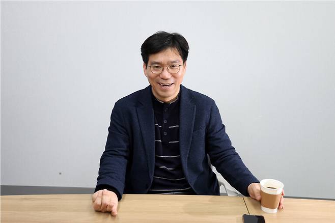 베트남전 민간인학살 피해생존자들을 대리해 국가배상소송과 진실화해위 사건 신청 등을 해온 김남주 민주사회를위한변호사모임(민변) 베트남전 티에프 변호사가 10일 오후 서울 마포구 한겨레신문사에서 인터뷰하고 있다. 김영원 기자 forever@hani.co.kr