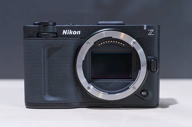 ZR은 Z6III와 사양은 유사하지만 영상 특화된 기능을 폭넓게 적용했다 / 출처=IT동아