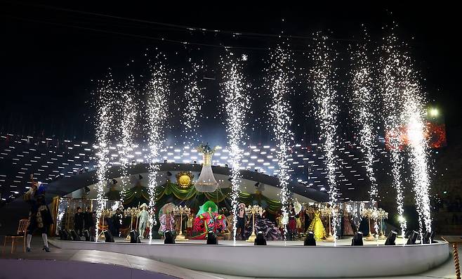 2026 밀라노·코르티나담페초 동계올림픽 폐회식이 23일 이탈리아 베로나 아레나에서 거행됐다. 로이터=연합뉴스