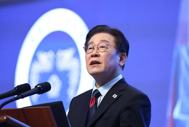 이재명 대통령이 20일 대전 유성구 한국과학기술원(KAIST)에서 열린 학위수여식에서 축사하고 있다. 뉴스1