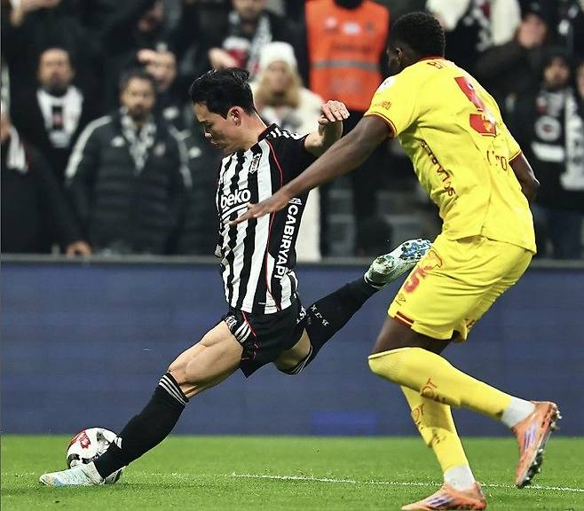 베식타시 이적 후 3경기 연속골을 터뜨리며 쾌조의 골 감각을 과시한 축구대표팀 스트라이커 오현규의 득점 장면. 사진 오현규 인스타그램 캡처