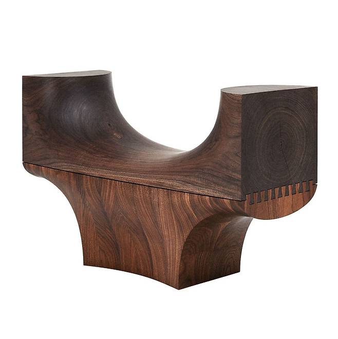 이종인, ‘배흘림’, 호두나무, 975 x 400 x 615㎜, 2025년