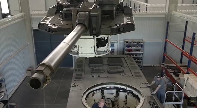 독일 뮌헨에 있는 KNDS 공장에서 생산 중인 레오파르트2 / KNDS 제공