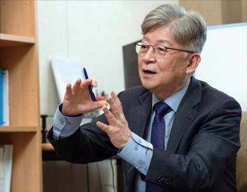 1964년 제주 출생/ 고려대 경제학과/ 미국 스탠퍼드대 경제학 박사/ 2003년 고려대 경제학과 교수/ 2026년 한국경제학회장 [윤관식 기자]