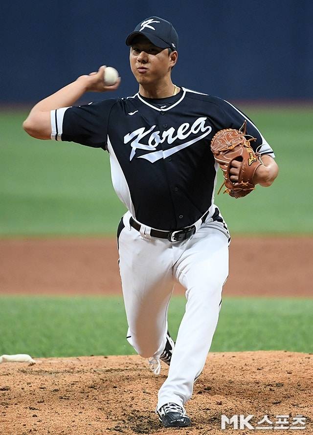 2023년 3월 3일 오후 서울 고척스카이돔에서 열린 WBC 대표팀과 SSG의 연습경기에서 WBC 대표팀이 10-2로 승리했다. 정우영이 역투하고 있다. 사진=천정환 기자