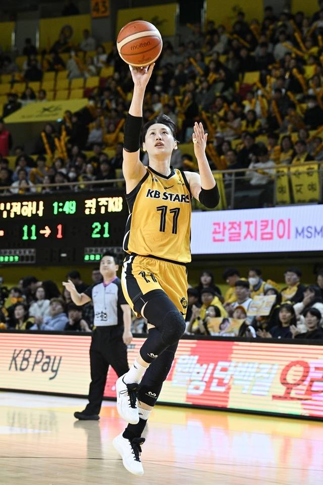 강이슬은 23일 하나은행전에서 맹위를 떨쳤다. 사진=WKBL 제공