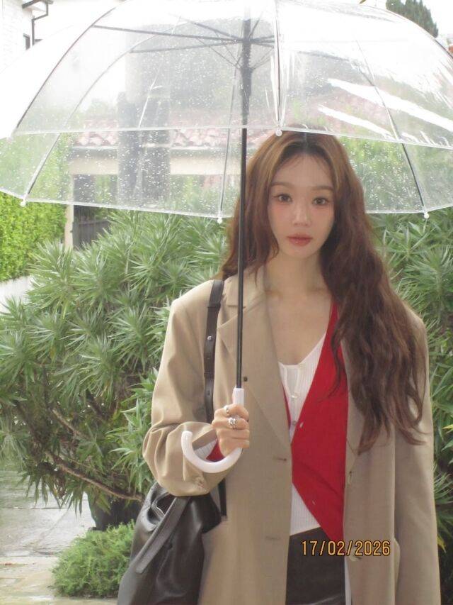 강민경이 한층 물오른 비주얼로 팬들의 시선을 사로잡았다. / 강민경 SNS