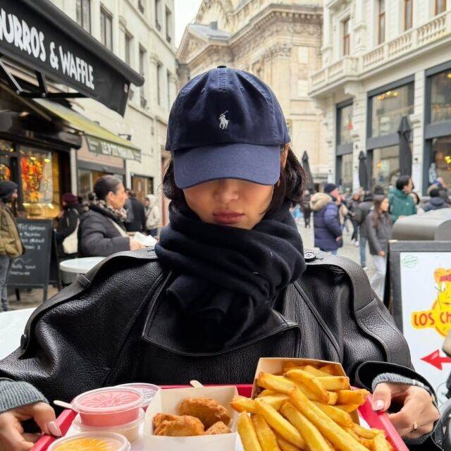 화사가 유럽 여행 중 여행 일상을 공개했다. / 화사 SNS