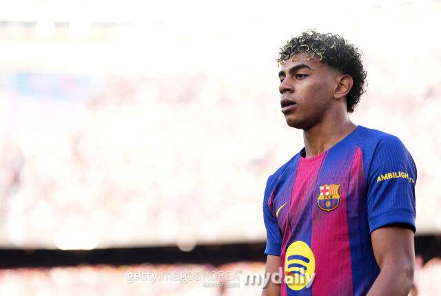 야말이 경기장을 바라보고 있다. /게티이미지코리아