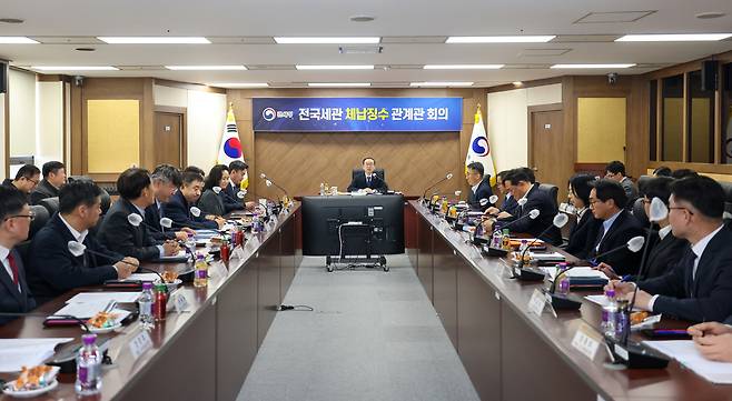 이명구 관세청장이 23일 정부대전청사에서 체납담당 과장 및 실무 책임자 등이 참석한 가운데 ‘전국세관 체납징수 관계관 회의’를 주관하고 있다.