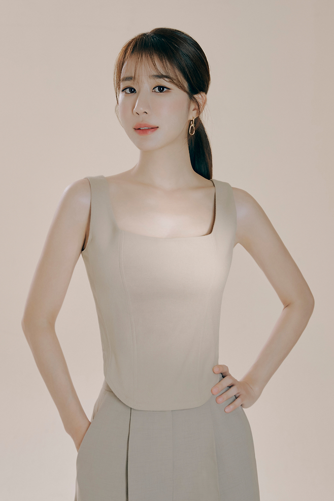 유인나. 초록뱀엔터테인먼트