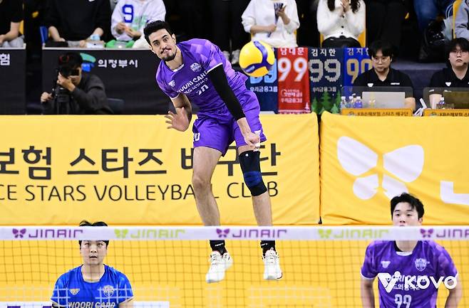 공격하는 우리카드 하파엘 아라우조(등록명 아라우조) [한국배구연맹 제공. 재판매 및 DB 금지]