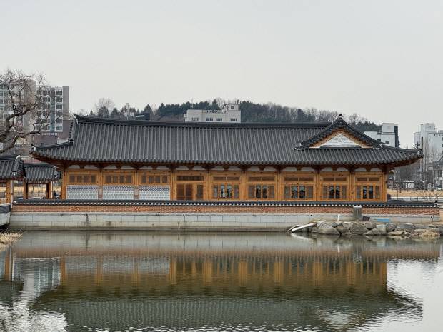 연화정 도서관 전경.